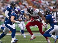 开云平台-哈登存在感拉满，热火最后时刻逆转上海队—一场跨越时空的篮球幻想对决