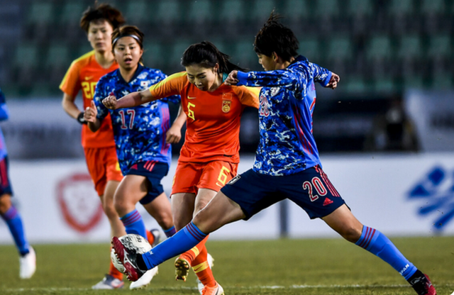 荷兰女足队员争先恐后,角逐上场机会 荷兰女足队员争先恐后,角逐上场机会