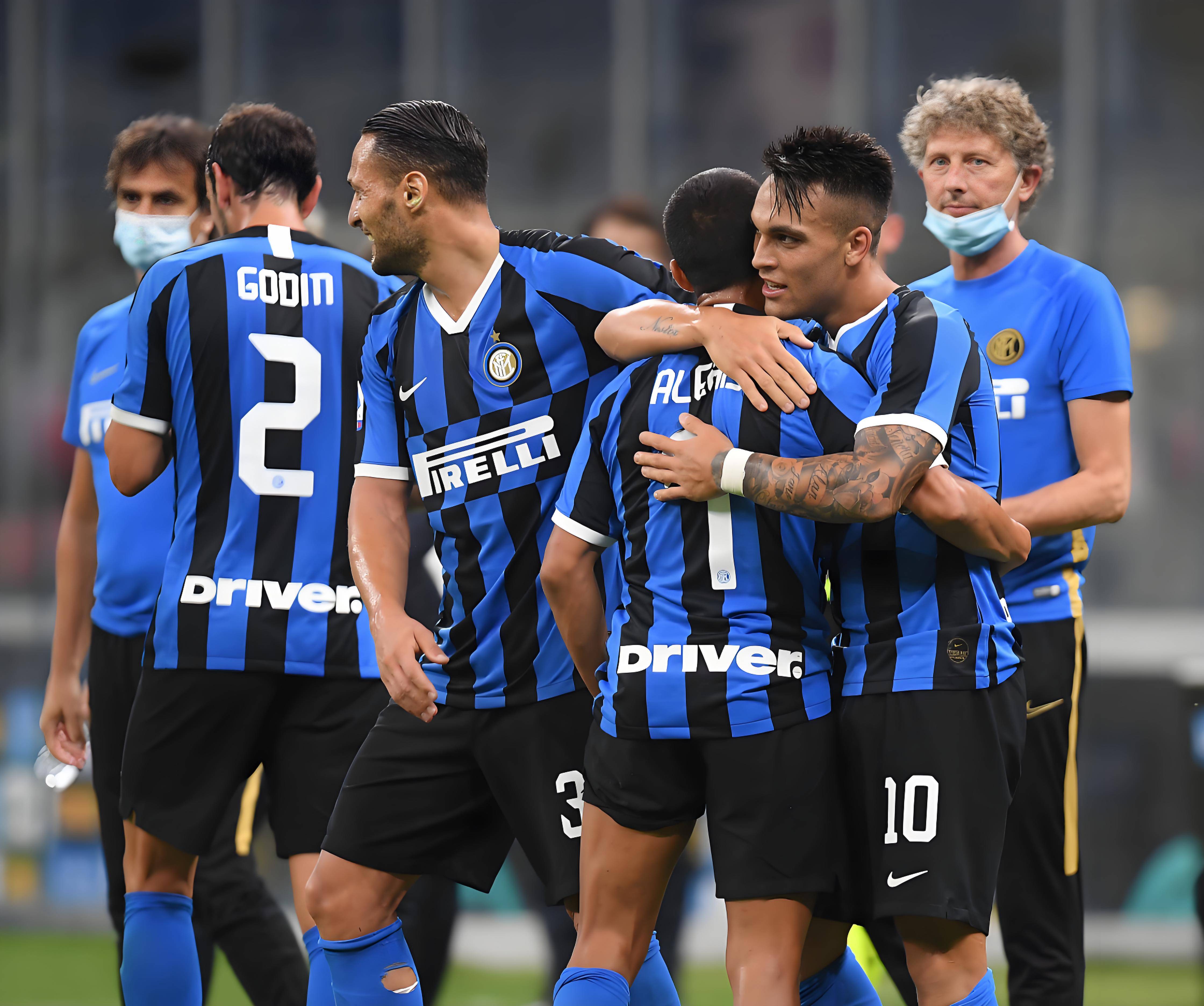 关于阿贾克斯队在最新的欧洲联赛中跻身前列的信息