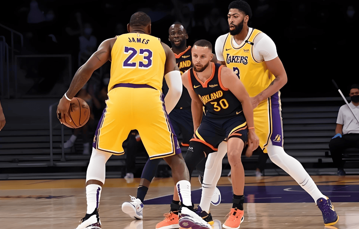 保罗在勇士队对阵湖人队比赛中表现抢眼