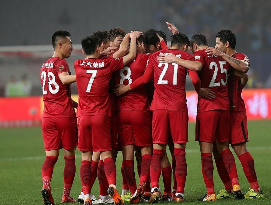 包含上海上港前锋受伤，对球队目标形成威胁的词条