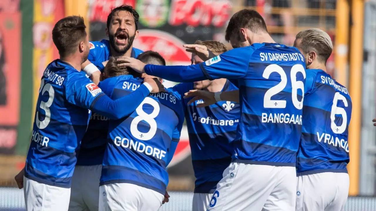 包含沙尔克客场不敌，德甲形势不妙的词条