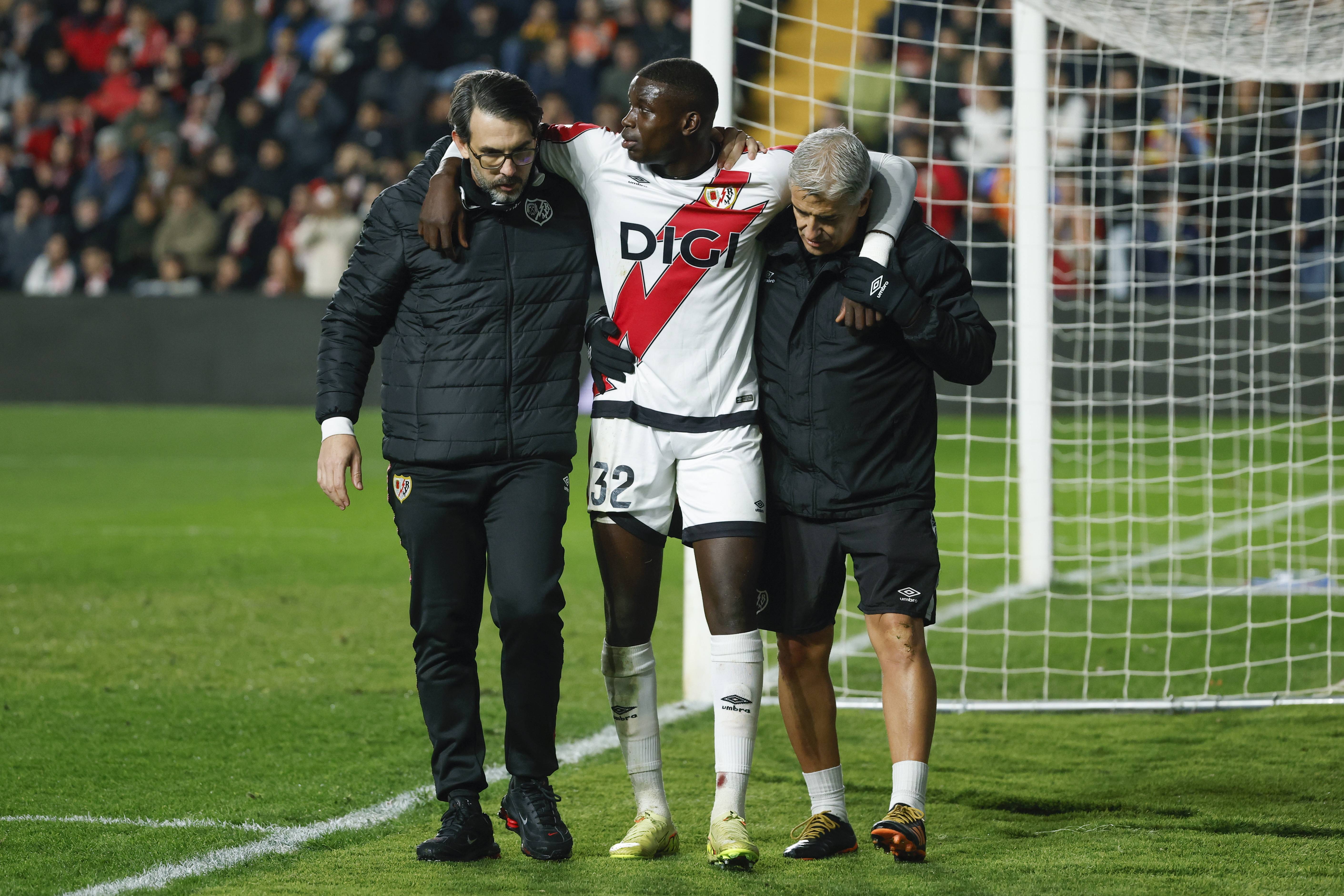 包含巴塞罗那巴列卡诺比战平红牛莱比锡的词条