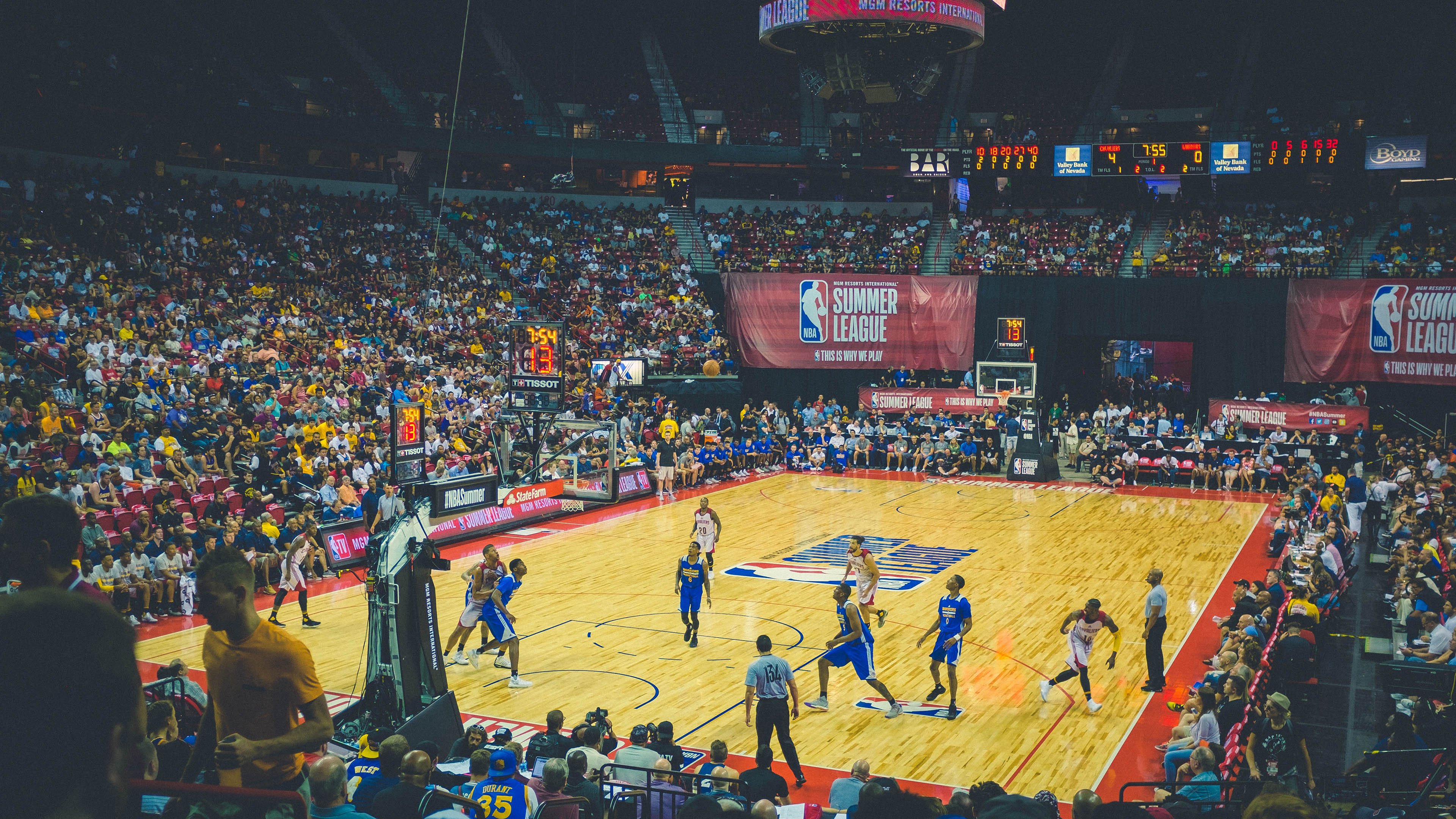 赛道与球场的双重奏，F1新赛季揭幕战与热火终结鹈鹕的胜利启示